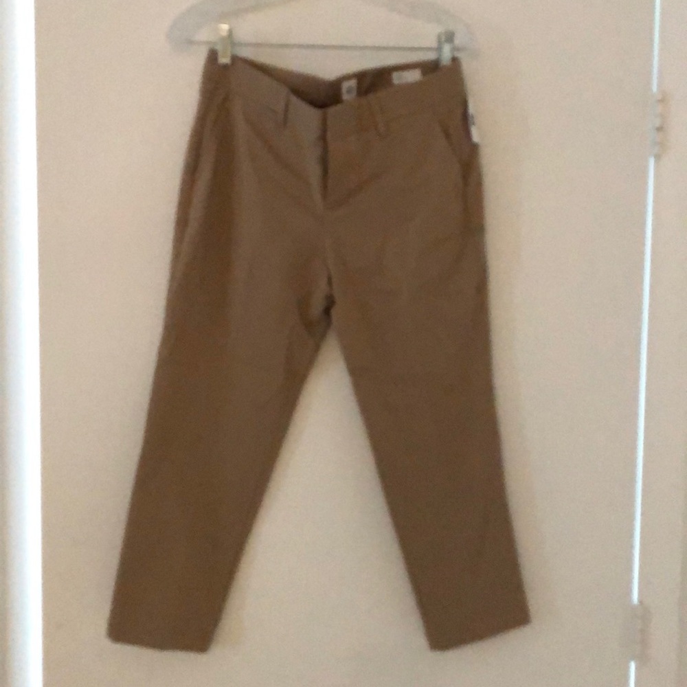 GAP - khaki crop pants